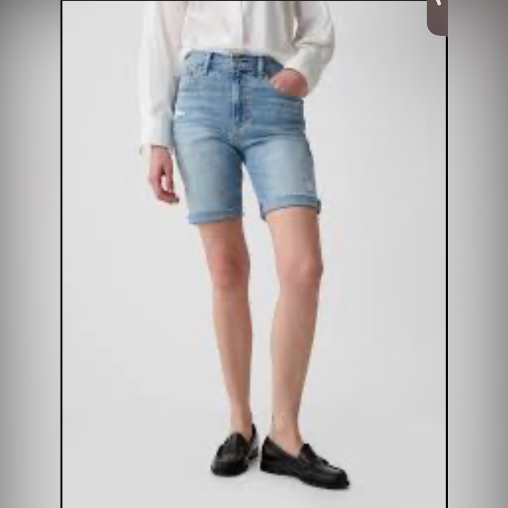 NWT Levi’s Bermuda 9” Shorts